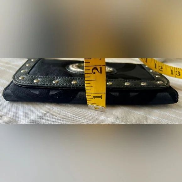 🌸4/$25 Black “G” wallet with studs - Picture 8 of 8